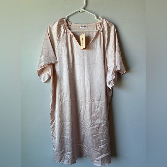 NWT Woman’s Satin Night Gown - Picture 1 of 4